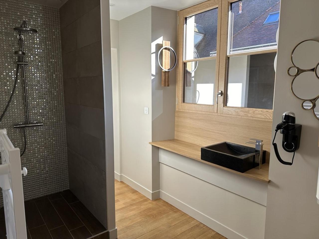 Les Suites Gueguen Chablis Chambre photo