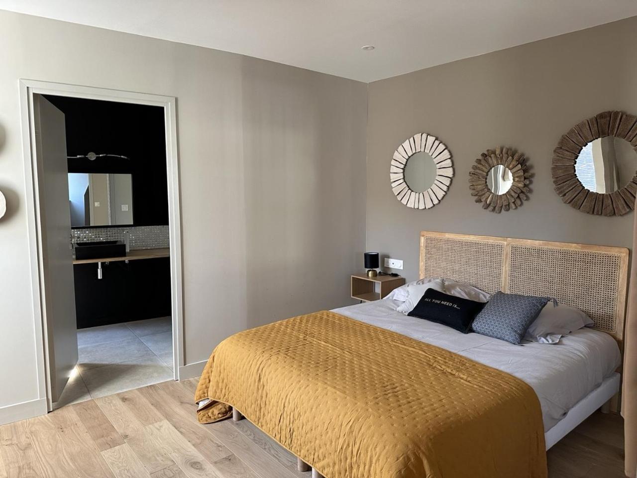 Les Suites Gueguen Chablis Chambre photo