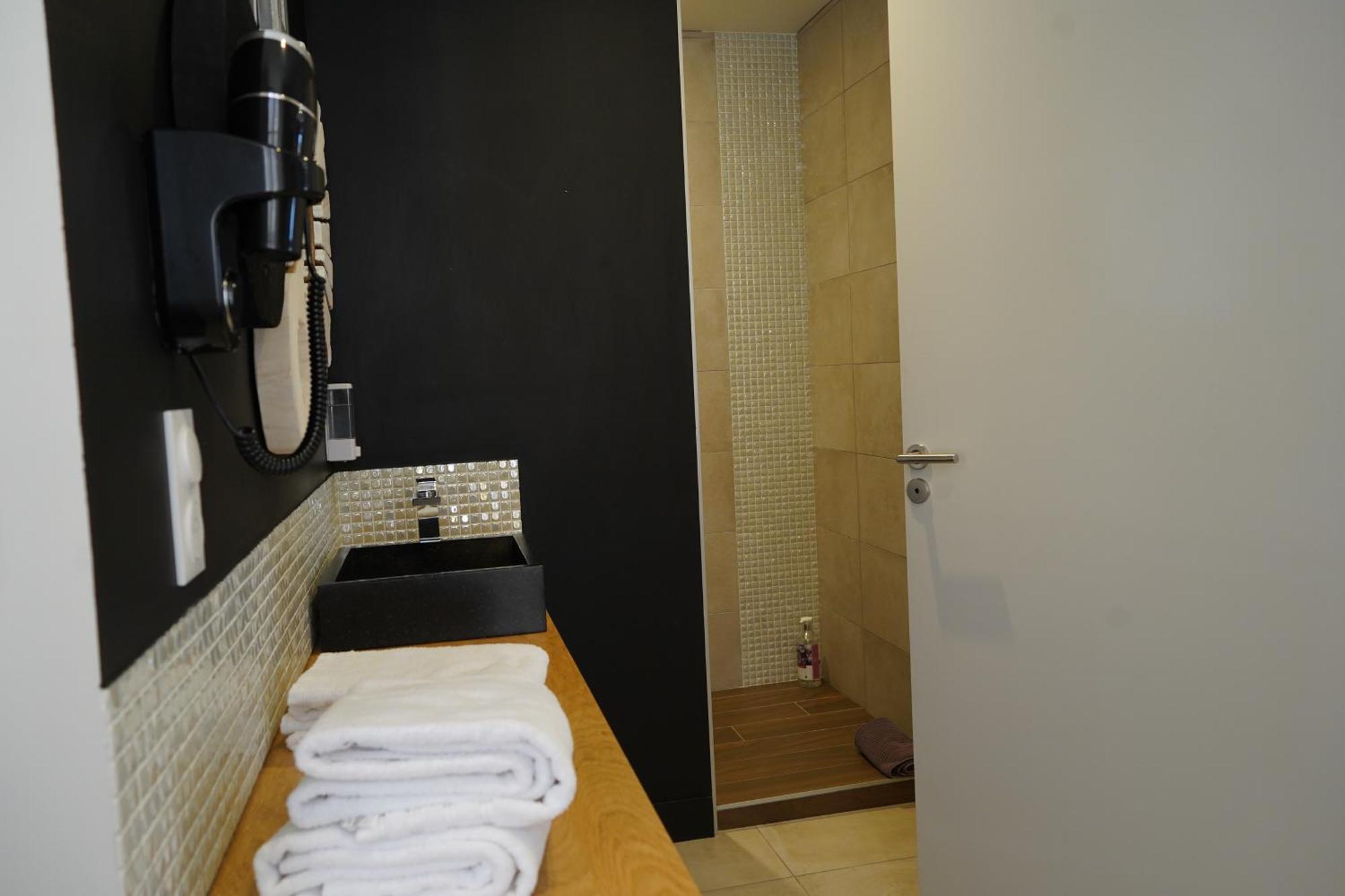 Les Suites Gueguen Chablis Extérieur photo