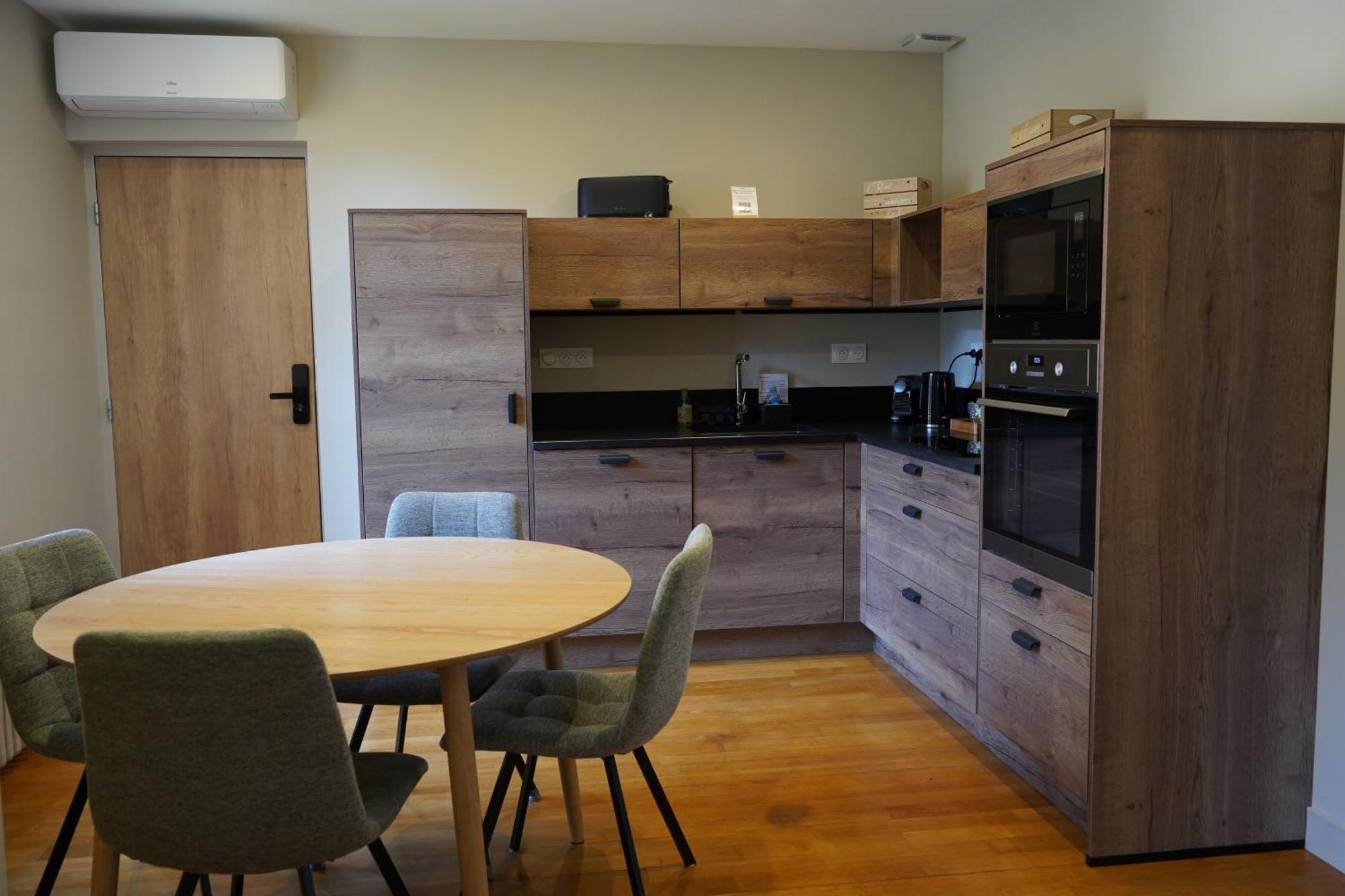 Les Suites Gueguen Chablis Extérieur photo