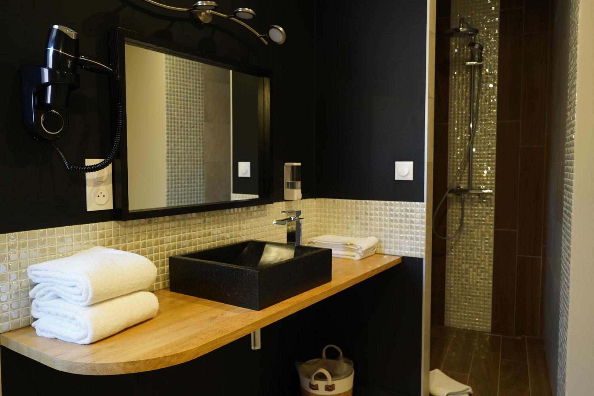 Les Suites Gueguen Chablis Extérieur photo