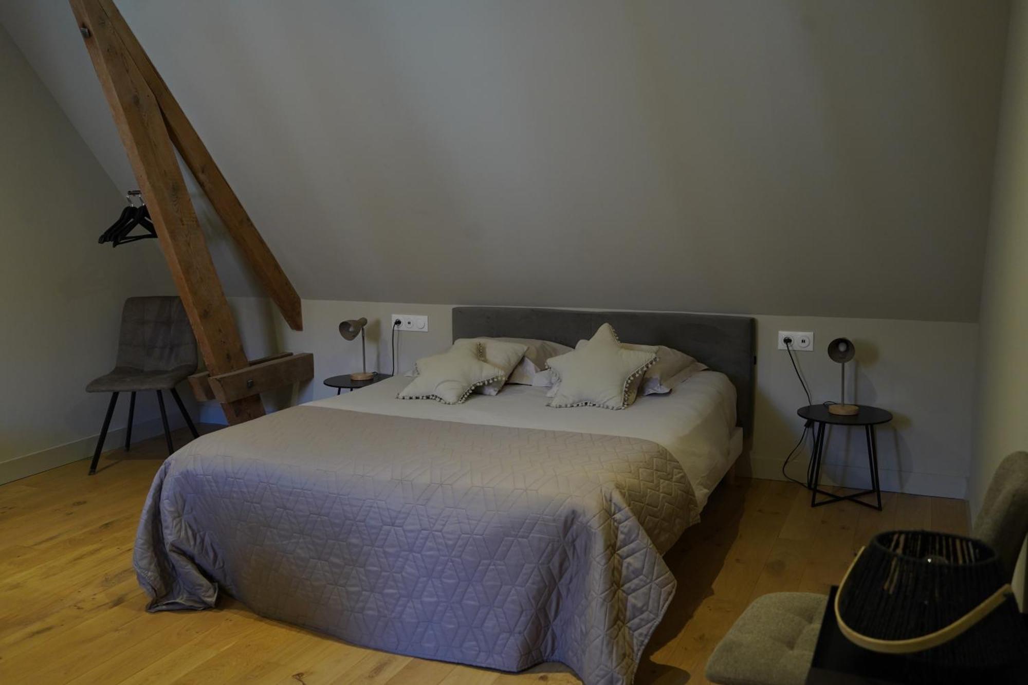 Les Suites Gueguen Chablis Extérieur photo